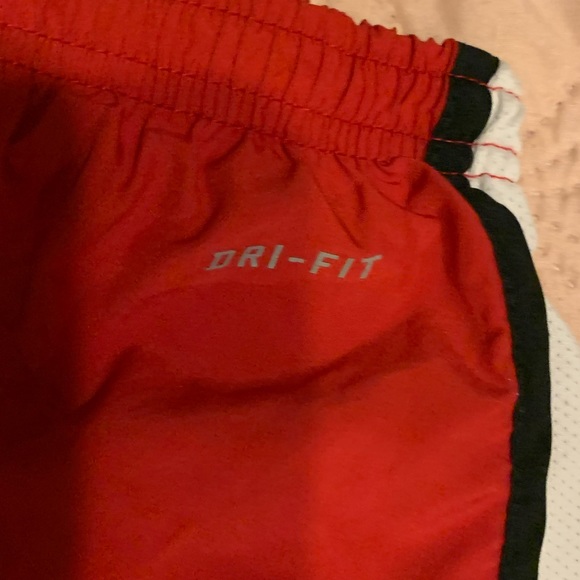 Red Nike tempos - Picture 5 of 7